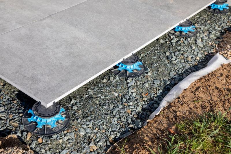 Quel rev&ecirc;tement choisir pour r&eacute;nover une terrasse &agrave; Amn&eacute;ville sans refaire toute la structure ?